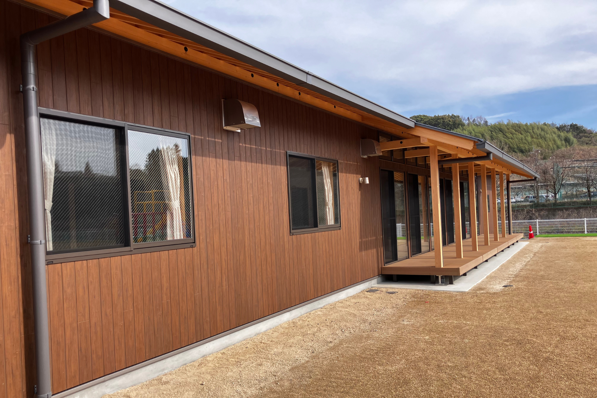 日当たりの良いウッドデッキ